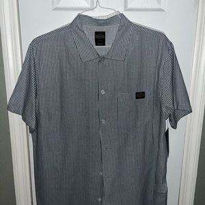 Men’s RVCA short sleeve button down, large